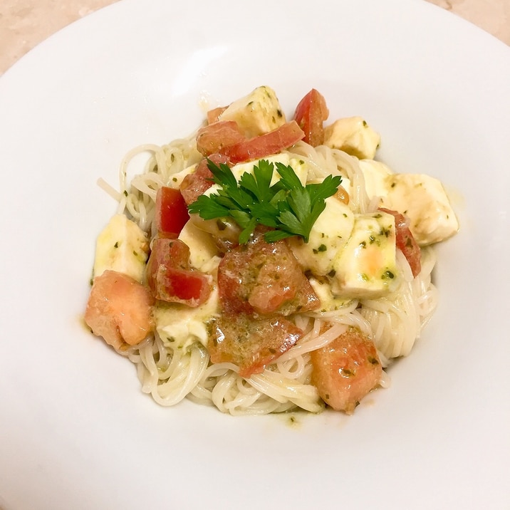 冷製カプレーゼ素麺★バジルソースが爽やか♪
